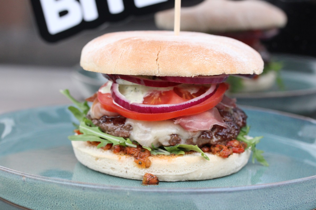 Saki's Bites 'n Burgers — photo 5
