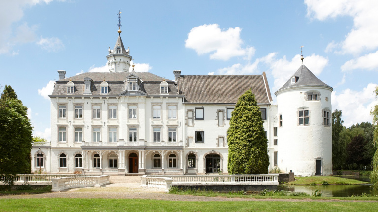 Teaching hotel
