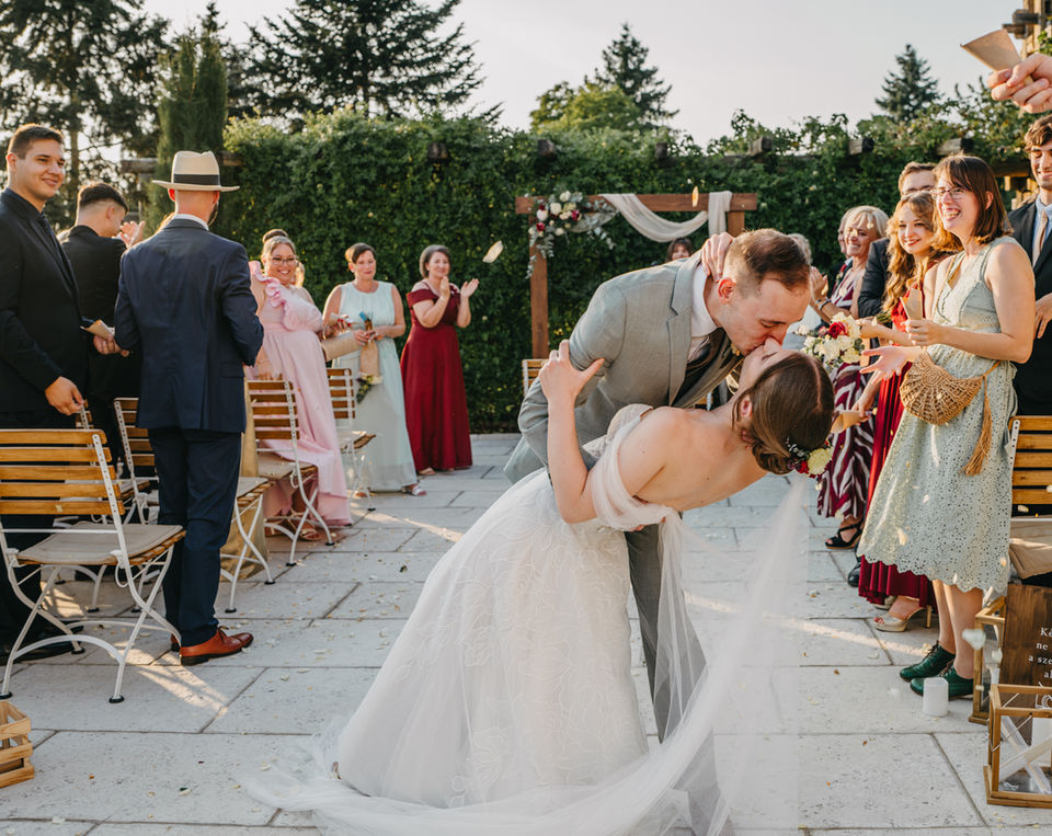 Mr. & Mrs. Kiss — photo 2
