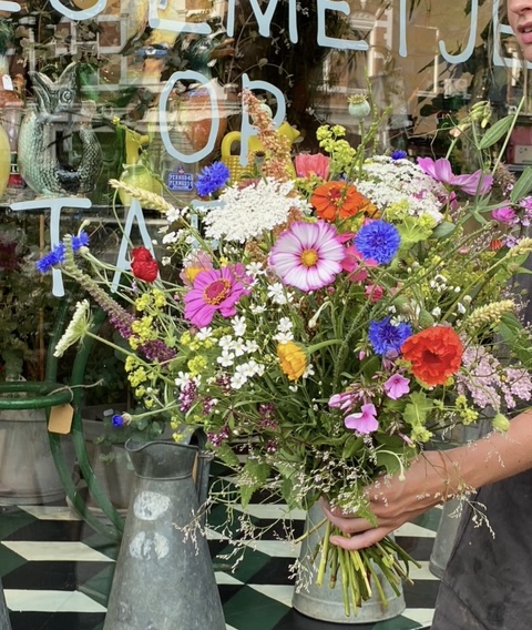 Een bloemetje op tafel — photo 3