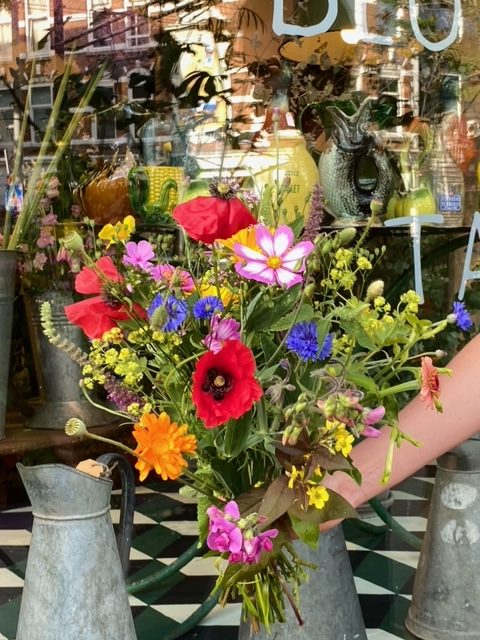 Een bloemetje op tafel — photo 4