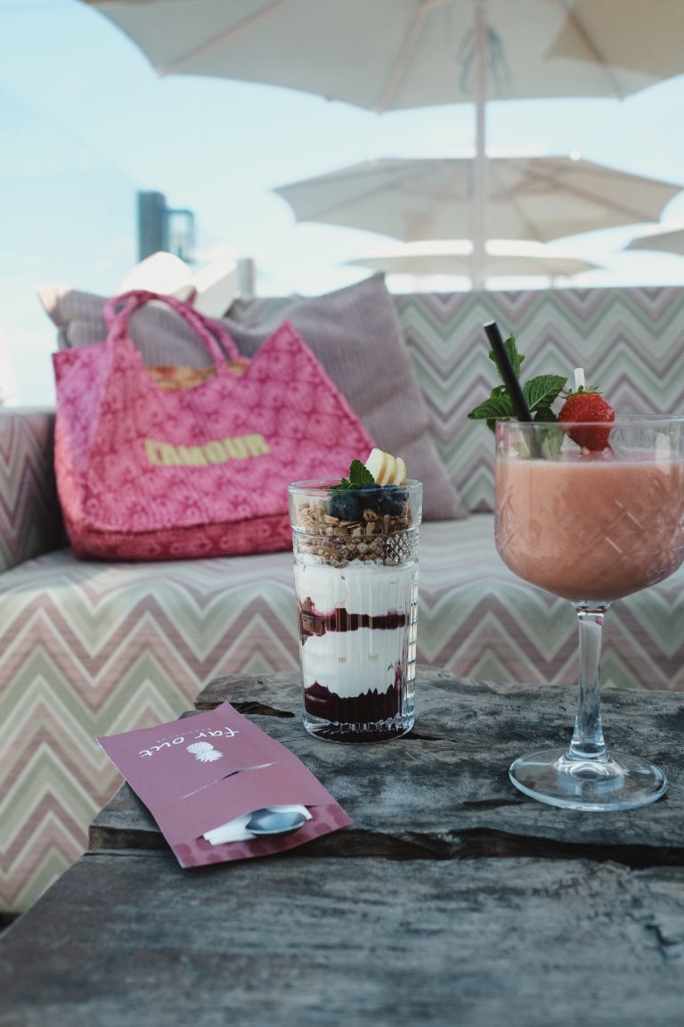 Beachclub Far Out — photo 2