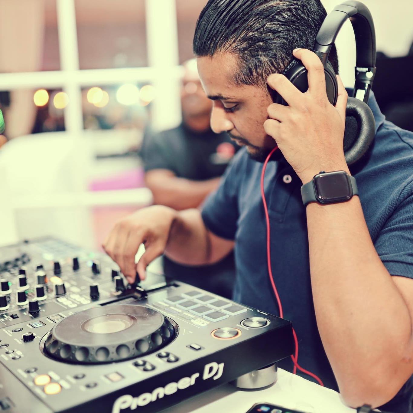 DJ Burnout - Hindoestaanse DJ — photo 2